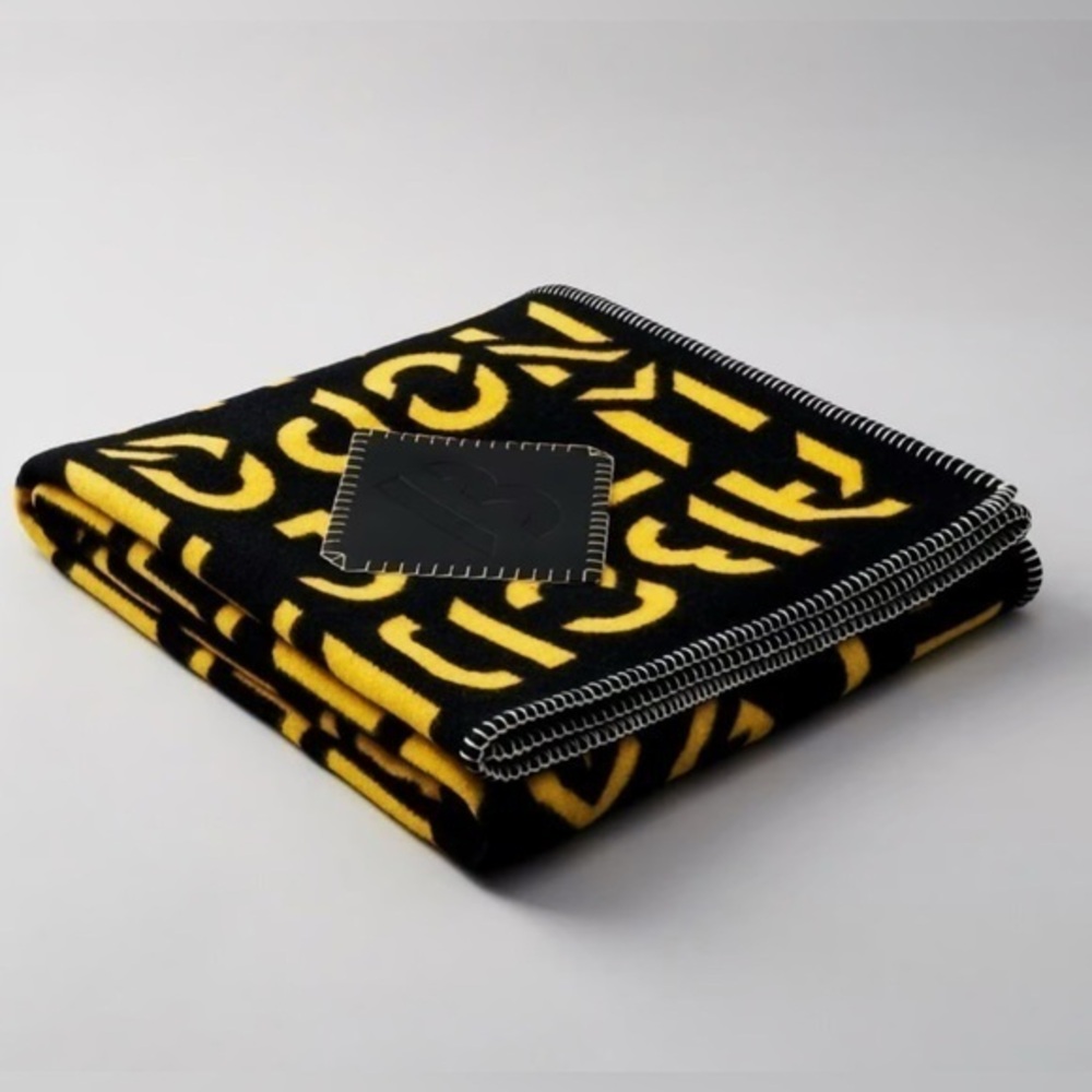 BYREDO Alphabeta Blanket BYPRODUCT 45 Team Colors Black and Yellow wool cashmere